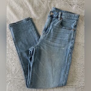 American Eagle Mom Jeans Medium Wash Stretch Denim, 8L.